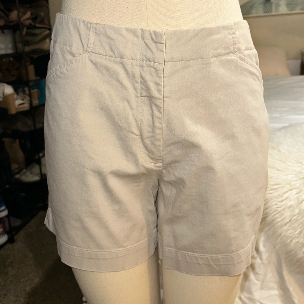 Nike | Women's Golf Shorts Cream Khaki FitDry High Rise 5” Inseam